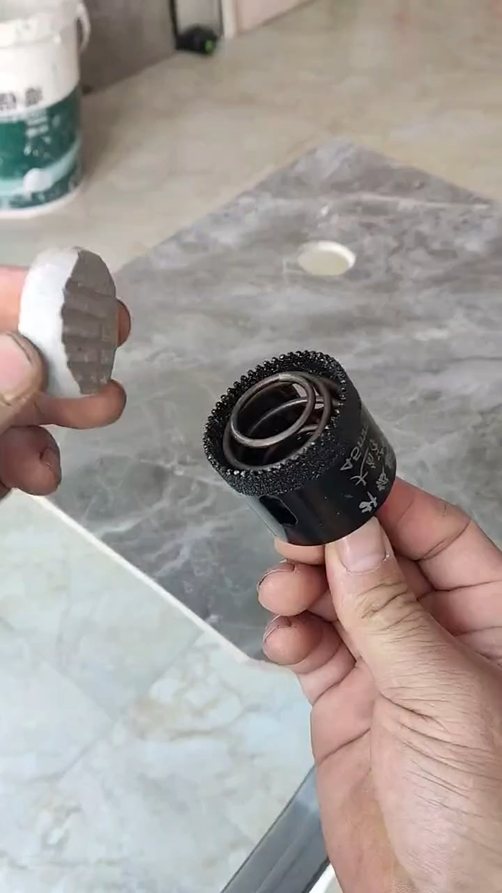 瓷砖打孔怎么补(瓷砖打孔怎么修补)